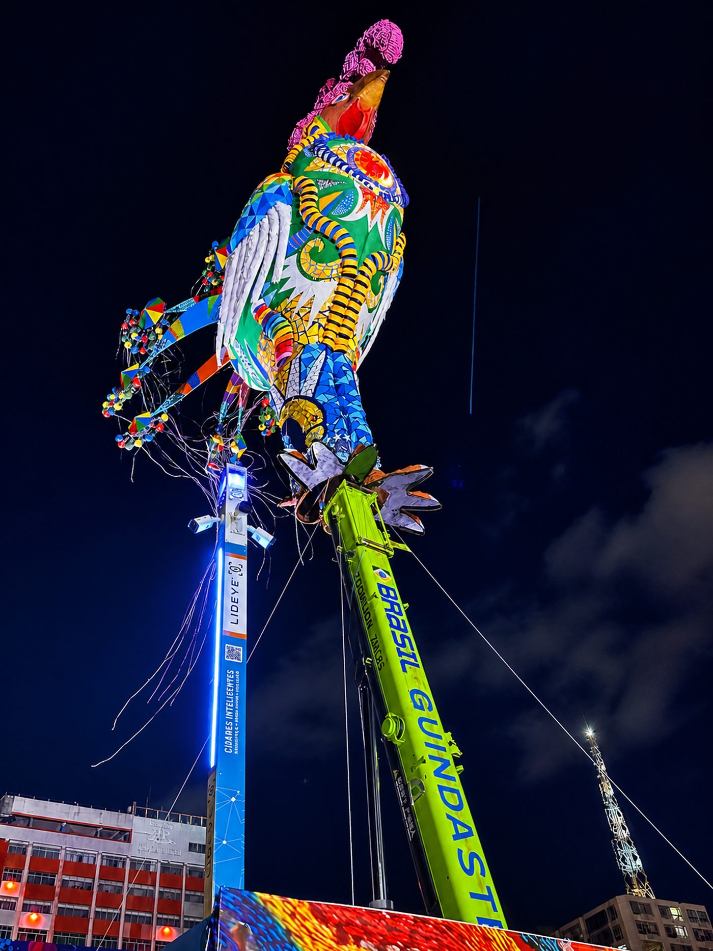 Totem LidEye monitorando o Galo da Madrugada à noite